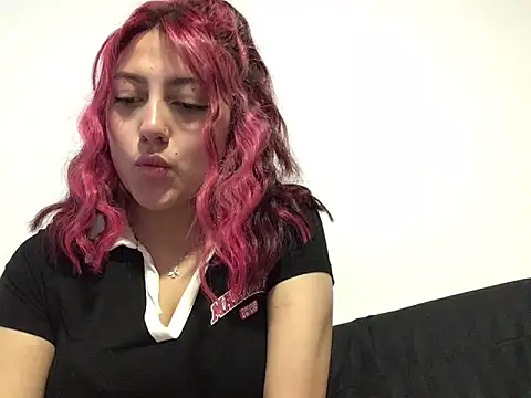 Snapshot of Emma_Cut chatting on June 6, 3:50 pm Emma Cut online show from June 6, 3:50 pm