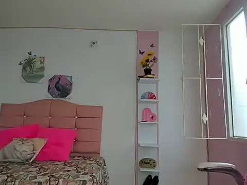 ivyyemerald  online show from June 19, 1:48 pm
