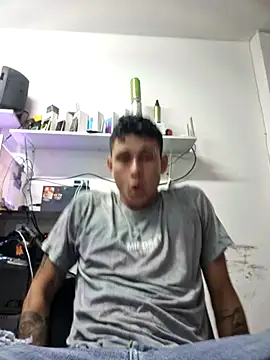 Snapshot of tom_latin chatting on June 6, 2:27 am tom latin online show from June 6, 2:27 am