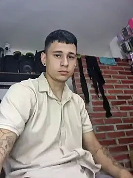 Snapshot of tom_latin chatting on July 12, 7:05 pm tom latin online show from July 12, 7:05 pm