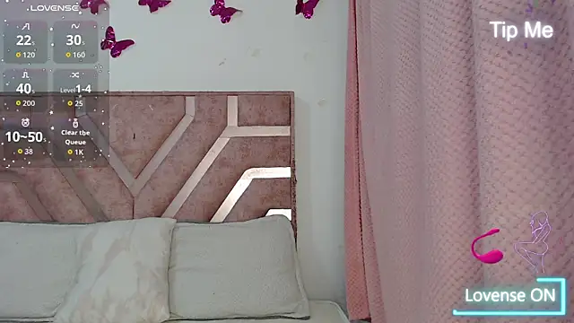 Snapshot of Angel-Hott_ chatting on June 4, 2:39 am Angel-Hott online show from June 4, 2:39 am