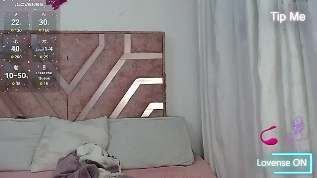 Snapshot of Angel-Hott_ chatting on June 10, 4:45 am Angel-Hott online show from June 10, 4:45 am