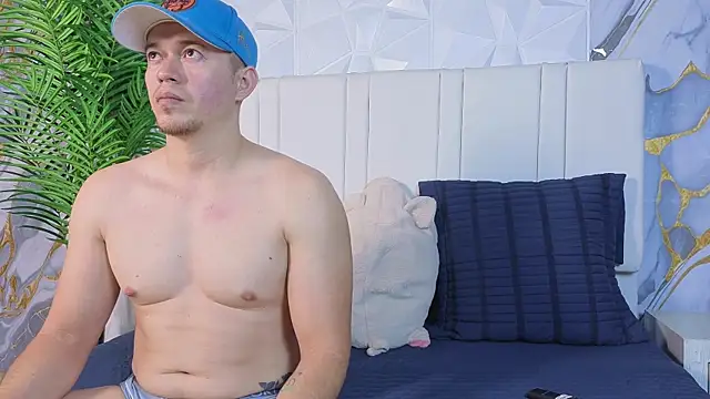 Snapshot of mily_and_mateo chatting on July 5, 5:25 am mily and mateo online show from July 5, 5:25 am
