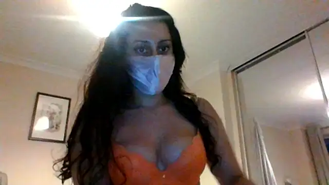 Snapshot of leila_salem chatting on June 11, 8:07 pm leila salem online show from June 11, 8:07 pm