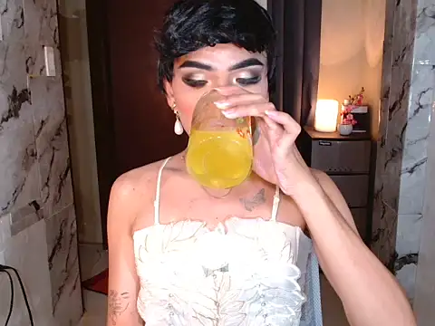 CassieHeartx online show from May 24, 1:49 pm