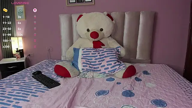 Snapshot of ORIANNA_21 chatting on June 17, 9:05 pm ORIANNA 21 online show from June 17, 9:05 pm