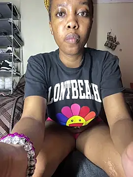 Snapshot of Sweet_Linah1 chatting on June 25, 2:32 pm Sweet Linah1 online show from June 25, 2:32 pm