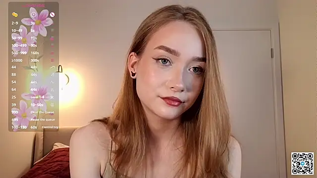 Snapshot of CassieVale chatting on June 15, 9:39 pm CassieVale online show from June 15, 9:39 pm