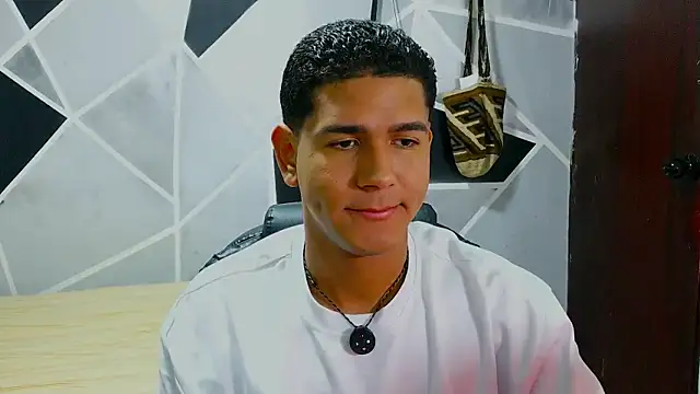 Snapshot of _juanacock_ chatting on June 13, 12:03 pm juanacock online show from June 13, 12:03 pm
