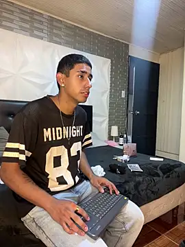 Snapshot of Isaak_Salomee chatting on June 11, 12:25 pm Isaak Salomee online show from June 11, 12:25 pm