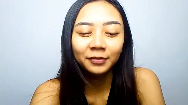Snapshot of KristieOrtmann chatting on June 24, 6:23 am KristieOrtmann online show from June 24, 6:23 am
