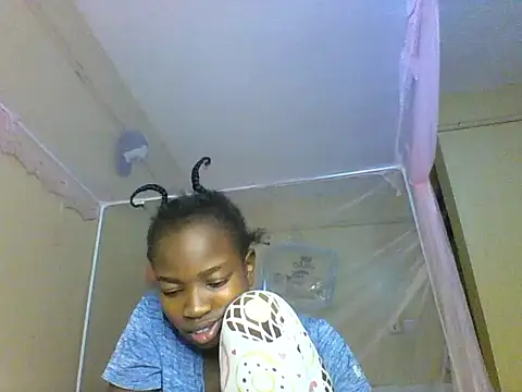Snapshot of aliana082169 chatting on June 23, 8:51 pm aliana082169 online show from June 23, 8:51 pm