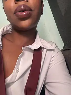 Snapshot of Ali-Allure chatting on May 30, 5:15 am Ali-Allure online show from May 30, 5:15 am