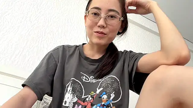 Snapshot of VickieTrudo chatting on July 15, 11:15 am VickieTrudo online show from July 15, 11:15 am