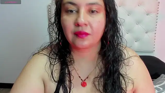 Snapshot of JadeBellee chatting on May 27, 12:46 pm JadeBellee online show from May 27, 12:46 pm