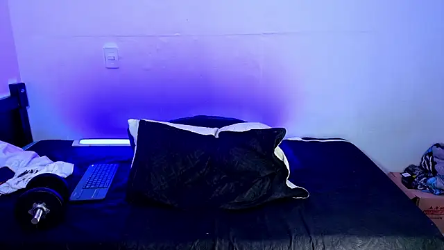 Luke Muscle online show from June 6, 1:54 am