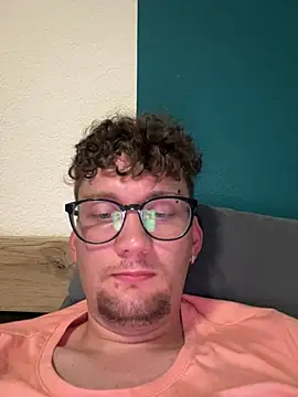 Snapshot of Stefan4513 chatting on July 3, 6:58 pm Stefan4513 online show from July 3, 6:58 pm