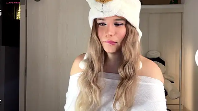Snapshot of goldenangel_4u chatting on July 2, 4:07 am goldenangel 4u online show from July 2, 4:07 am