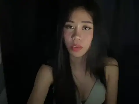 Snapshot of amberluiss chatting on June 22, 10:23 am amberluiss online show from June 22, 10:23 am