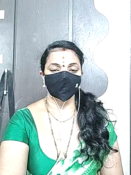Snapshot of Leela_555 chatting on May 29, 2:04 pm Leela 555 online show from May 29, 2:04 pm