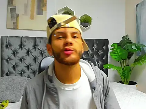 Snapshot of CHRIS_GREY chatting on June 17, 6:31 pm CHRIS GREY online show from June 17, 6:31 pm
