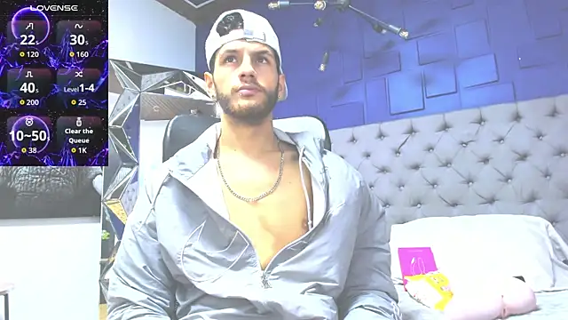 Snapshot of CHRIS_GREY chatting on June 24, 6:51 pm CHRIS GREY online show from June 24, 6:51 pm