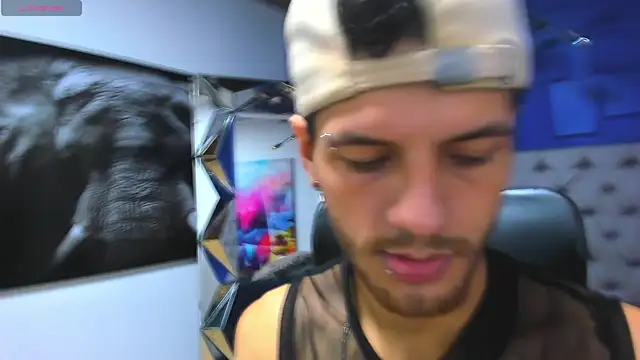 Snapshot of CHRIS_GREY chatting on July 7, 12:09 pm CHRIS GREY online show from July 7, 12:09 pm