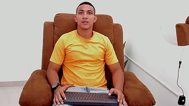 Snapshot of Chirs_Arthus chatting on July 1, 11:26 pm Chirs Arthus online show from July 1, 11:26 pm