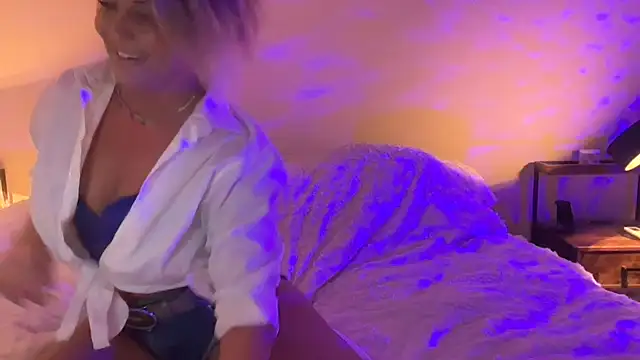 Snapshot of missbritneyfoxx chatting on June 30, 3:40 am missbritneyfoxx online show from June 30, 3:40 am