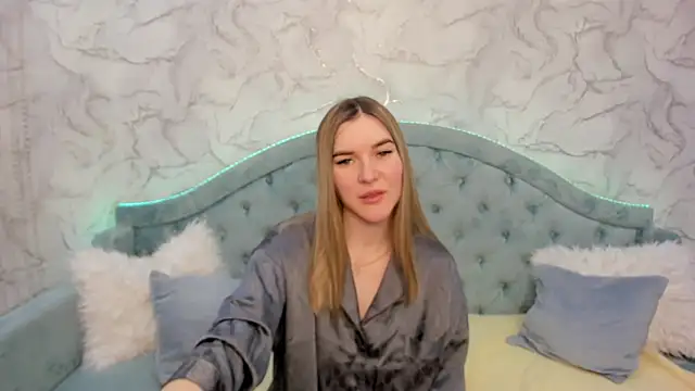 Snapshot of RoxyReignn chatting on May 23, 4:29 am RoxyReignn online show from May 23, 4:29 am