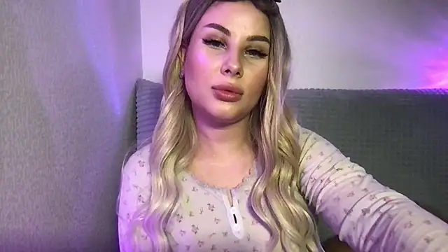 Snapshot of Lili_Weiss chatting on June 14, 4:42 pm Lili Weiss online show from June 14, 4:42 pm