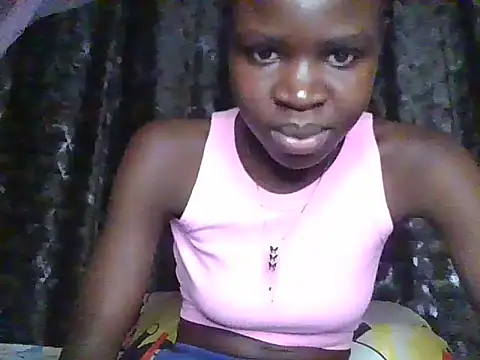 Snapshot of small_diva chatting on June 6, 7:29 pm small diva online show from June 6, 7:29 pm