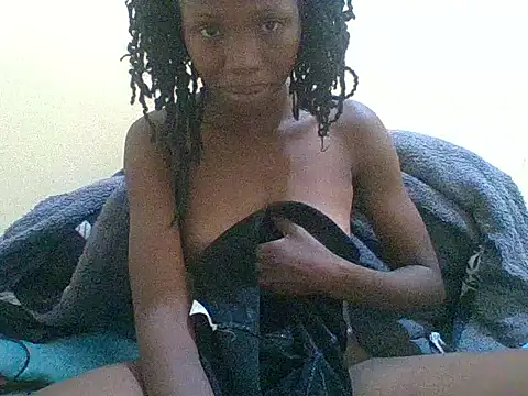 Snapshot of Ebonymickey chatting on June 12, 9:57 pm Ebonymickey online show from June 12, 9:57 pm