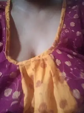 Snapshot of Desi_mona786 chatting on May 26, 2:07 am Desi mona786 online show from May 26, 2:07 am