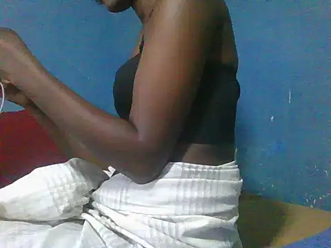 Snapshot of Petite-divaa chatting on June 22, 6:05 pm Petite-divaa online show from June 22, 6:05 pm