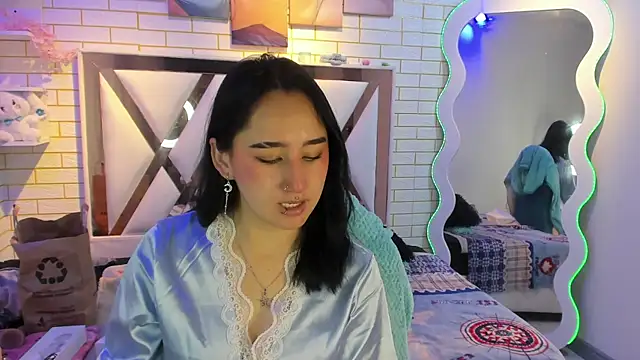 Snapshot of Lua_bloom_ chatting on July 5, 3:45 am Lua bloom online show from July 5, 3:45 am
