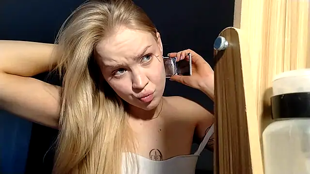 Snapshot of Luna_liss_ chatting on June 2, 12:12 am Luna liss online show from June 2, 12:12 am