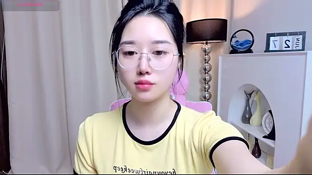 Snapshot of miuu6868 chatting on June 27, 2:05 am miuu6868 online show from June 27, 2:05 am