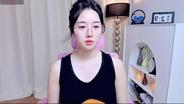 Snapshot of miuu6868 chatting on June 29, 10:15 am miuu6868 online show from June 29, 10:15 am