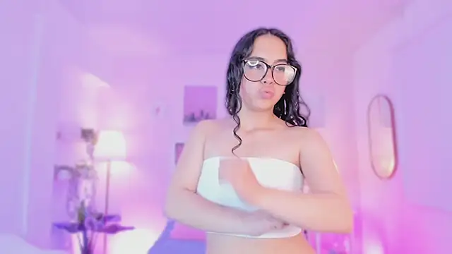 Kimdyy  online show from July 7, 7:07 pm