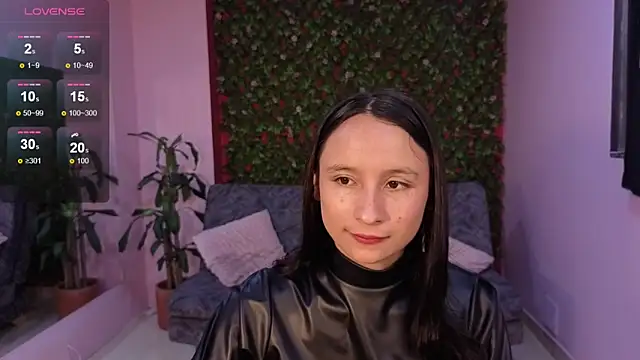 Snapshot of sexy_ailin chatting on June 17, 10:50 am sexy ailin online show from June 17, 10:50 am