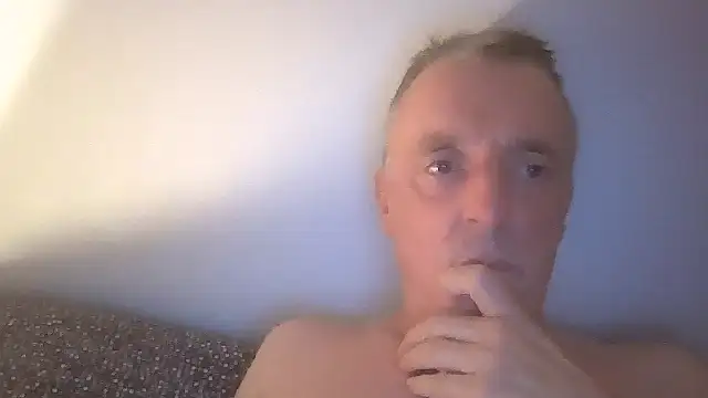 Snapshot of coucou9423 chatting on May 31, 2:09 am coucou9423 online show from May 31, 2:09 am