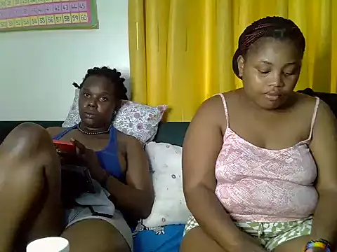 Snapshot of Sue_pretty00 chatting on June 17, 10:17 am Sue pretty00 online show from June 17, 10:17 am