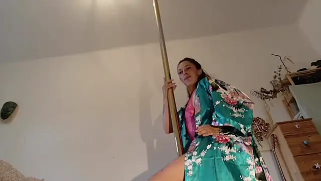 Snapshot of PriscillaPole chatting on June 11, 11:08 am PriscillaPole online show from June 11, 11:08 am