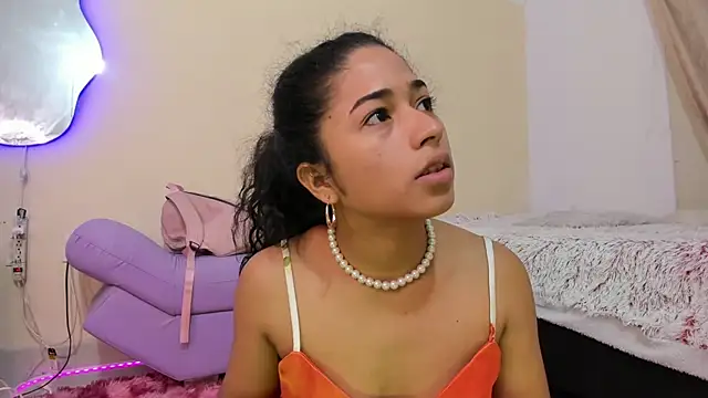 Snapshot of Nadia-Monroe chatting on June 22, 12:35 pm Nadia-Monroe online show from June 22, 12:35 pm