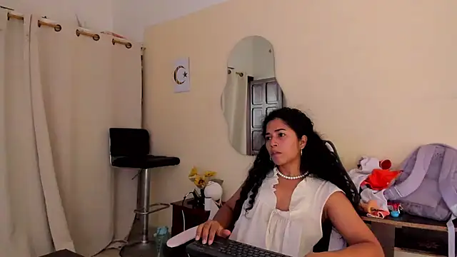Snapshot of Nadia-Monroe chatting on July 14, 9:42 pm Nadia-Monroe online show from July 14, 9:42 pm
