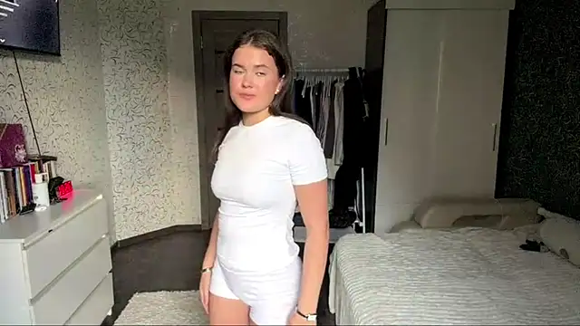 cuteshowy online show from June 13, 11:30 am