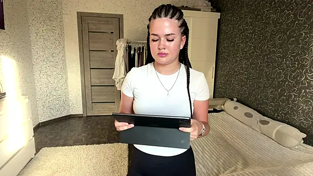 cuteshowy online show from July 2, 11:38 am