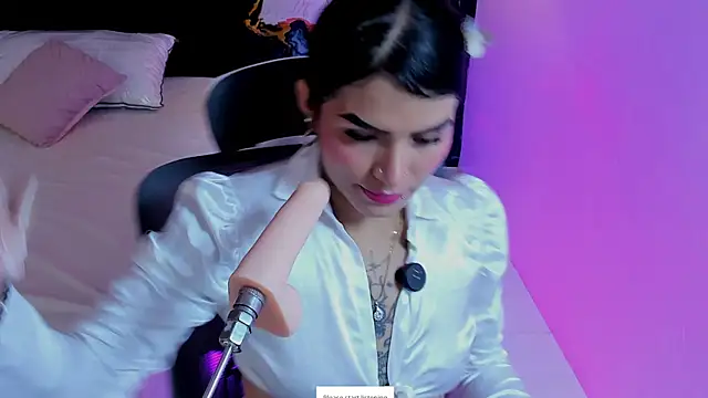 Snapshot of Alanna_Wild chatting on June 26, 6:56 pm Alanna Wild online show from June 26, 6:56 pm