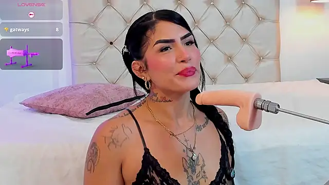 Snapshot of Alanna_Wild chatting on July 6, 6:10 pm Alanna Wild online show from July 6, 6:10 pm
